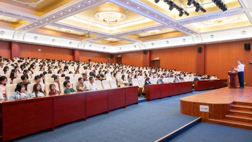 讲座现场.jpg 讲座现场.jpg