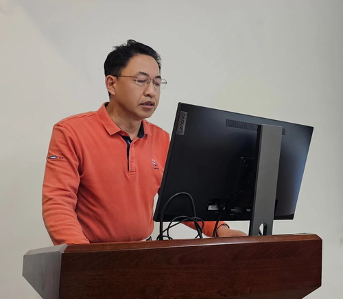 图为刘英代表项目组汇报.jpg 图为刘英代表项目组汇报.jpg