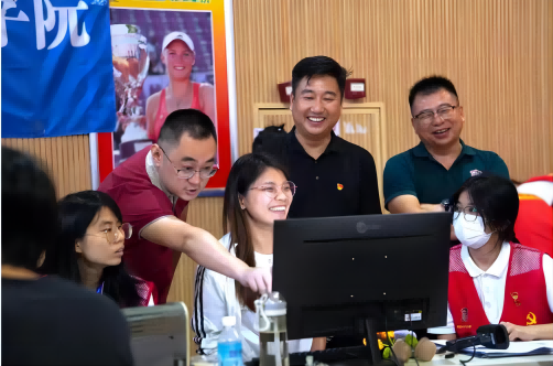 党员志愿队1(1).png 党员志愿队1(1).png