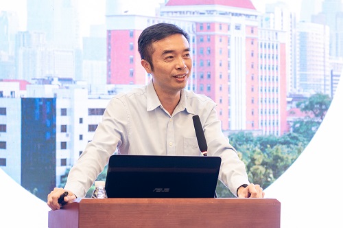 陈先哲作报告.JPG 陈先哲作报告.JPG