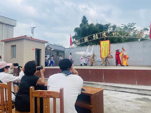 舞蹈表演.jpg 舞蹈表演.jpg