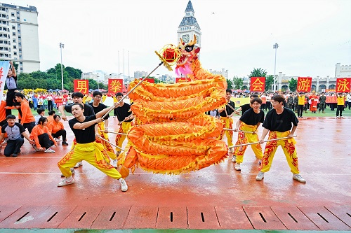 星湖校区入场展演4.jpg 星湖校区入场展演4.jpg