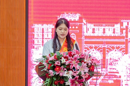 学生代表发言.jpg 学生代表发言.jpg