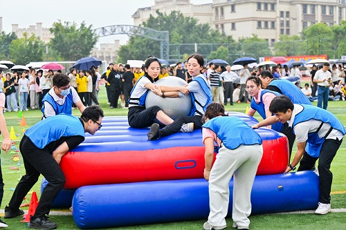 趣味竞赛现场1.jpg 趣味竞赛现场1.jpg