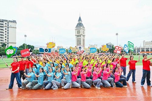 星湖校区入场展演1.jpg 星湖校区入场展演1.jpg