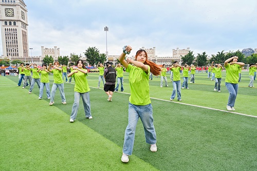 星湖校区入场展演8.jpg 星湖校区入场展演8.jpg