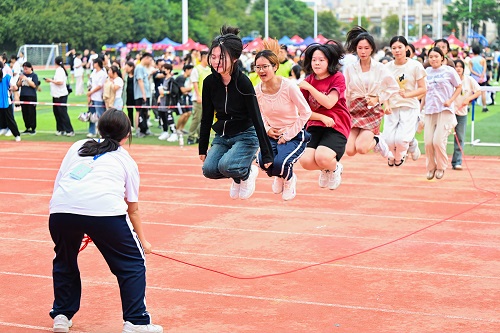 趣味竞赛现场2.jpg 趣味竞赛现场2.jpg