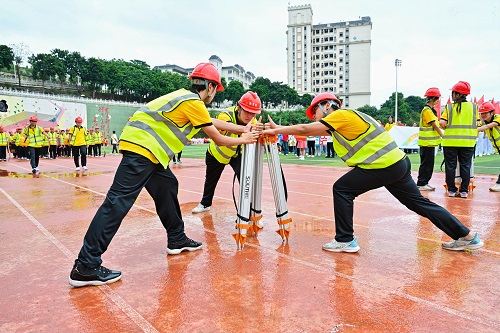 星湖校区入场展演6.jpg 星湖校区入场展演6.jpg