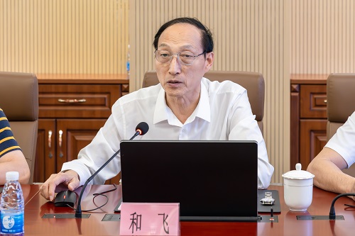 和飞讲话.jpg 和飞讲话.jpg