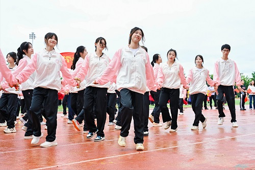 星湖校区入场展演5.jpg 星湖校区入场展演5.jpg