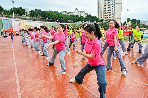 星湖校区入场展演7.jpg 星湖校区入场展演7.jpg