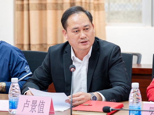 卢景值主持.jpg