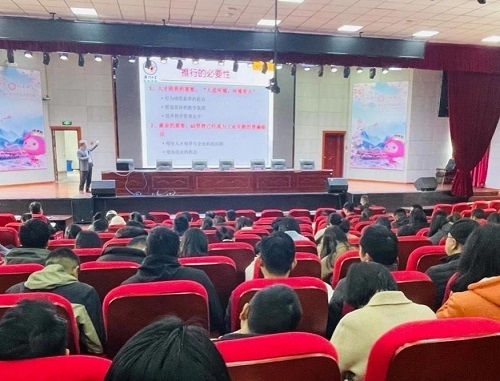 讲座现场.jpg 讲座现场.jpg