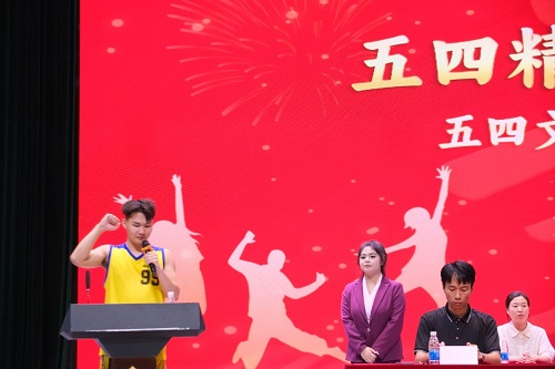 运动员代表宣誓.jpg 运动员代表宣誓.jpg