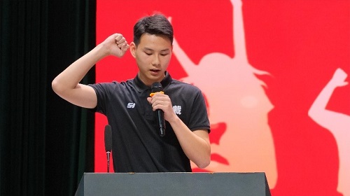 裁判员代表宣誓.jpg 裁判员代表宣誓.jpg