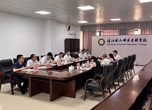 卢景值一行在湛江幼儿师范专科学校.jpg