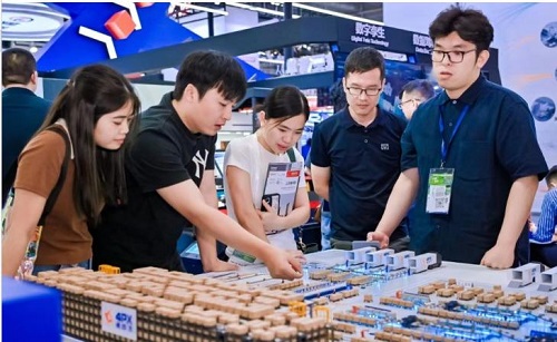 现代物流管理专业师生代表观摩体验.jpg 现代物流管理专业师生代表观摩体验.jpg