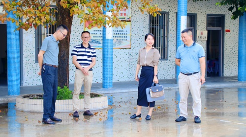 调研月南小学.jpg 调研月南小学.jpg