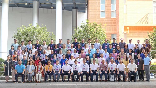 大会合影.jpg 大会合影.jpg