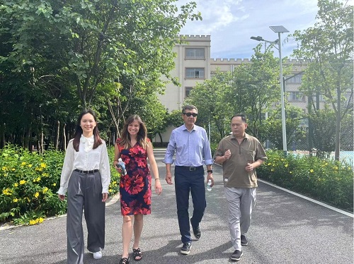 Terry Yan一行参观澳门网投大旺校区.jpg