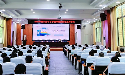 黎旋作讲座.jpg 黎旋作讲座.jpg