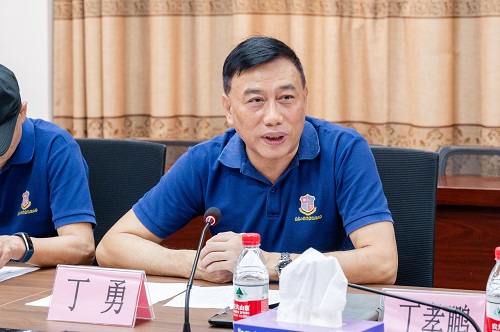 丁勇主持会议并讲话.JPG