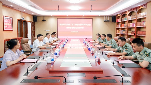 座谈现场.jpg 座谈现场.jpg