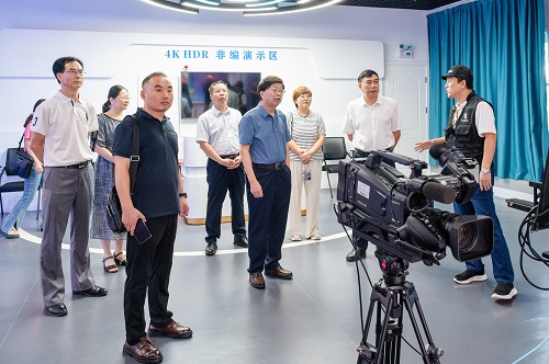 现场参观2.jpg 现场参观2.jpg