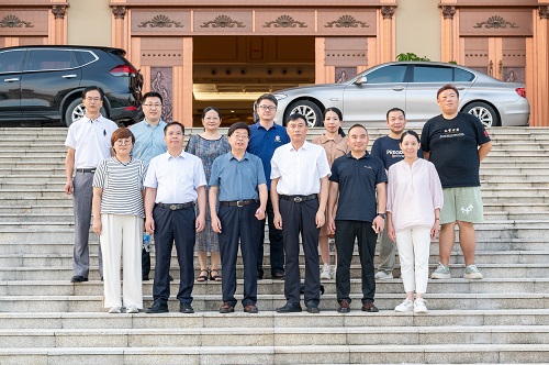 双方合影.jpg 双方合影.jpg