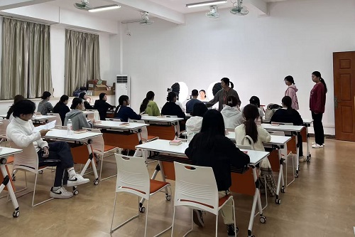 普通话水平测试考前采集考生相片.jpg 普通话水平测试考前采集考生相片.jpg