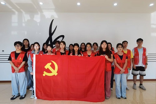 志愿者合影.jpg 志愿者合影.jpg