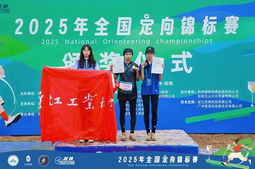 颁奖仪式(居中者为洪梓晴).jpg 颁奖仪式(居中者为洪梓晴).jpg