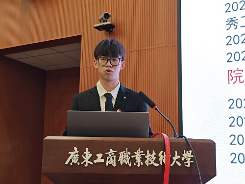 主席团候选人竞选演讲.jpg 主席团候选人竞选演讲.jpg