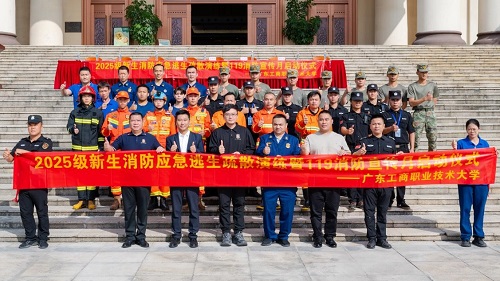 合影留念.jpg 合影留念.jpg