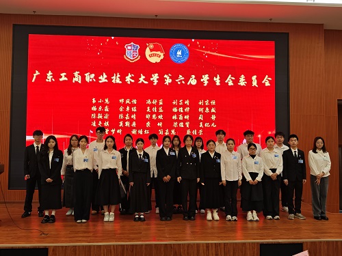 第六届学生会委员会合影留念.jpg 第六届学生会委员会合影留念.jpg