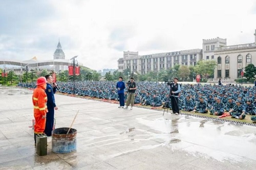 现场宣传.jpg 现场宣传.jpg