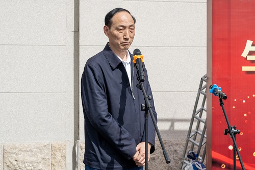 和飞讲话.jpg 和飞讲话.jpg