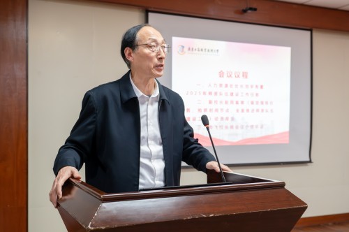 和飞讲话.jpg 和飞讲话.jpg