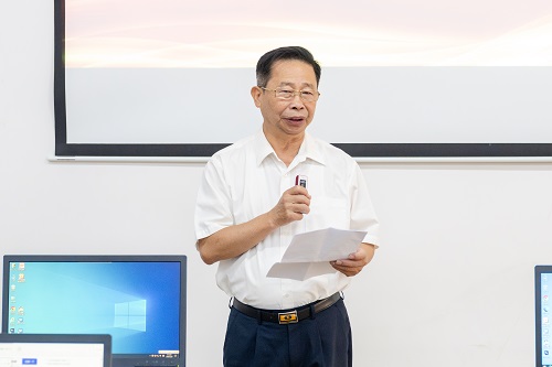 陈斯毅讲话.JPG 陈斯毅讲话.JPG