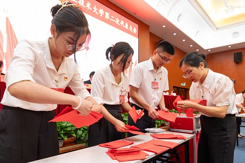 大会计票现场.JPG 大会计票现场.JPG