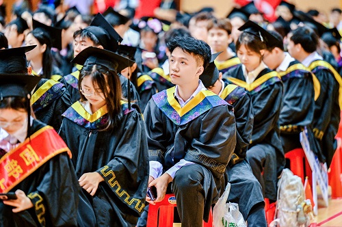 典礼上的毕业生3.jpg 典礼上的毕业生3.jpg