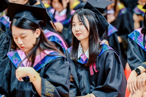 典礼上的毕业生4.jpg 典礼上的毕业生4.jpg
