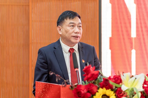 丁勇作报告.JPG 丁勇作报告.JPG