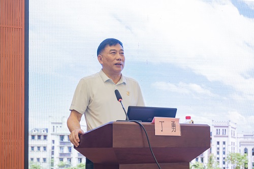 丁勇作报告.jpg 丁勇作报告.jpg