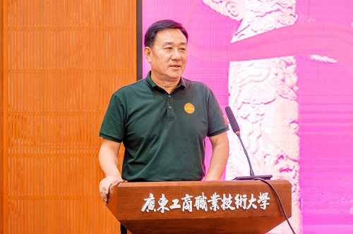 肇庆市爱国拥军促进会会长付勇在开班仪式上讲话.jpg 肇庆市爱国拥军促进会会长付勇在开班仪式上讲话.jpg