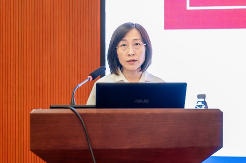 教师代表发言.jpg 教师代表发言.jpg