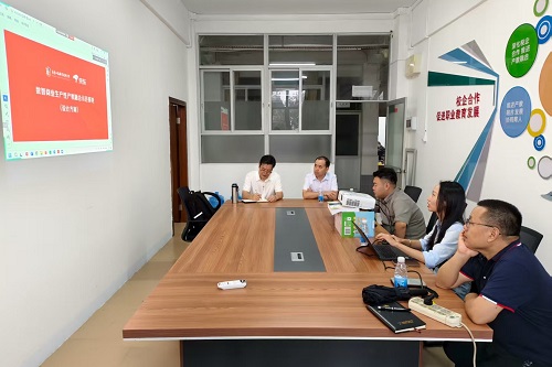 双方交流.jpg 双方交流.jpg